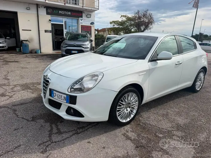 Alfa Romeo Giulietta 2012 photo 4