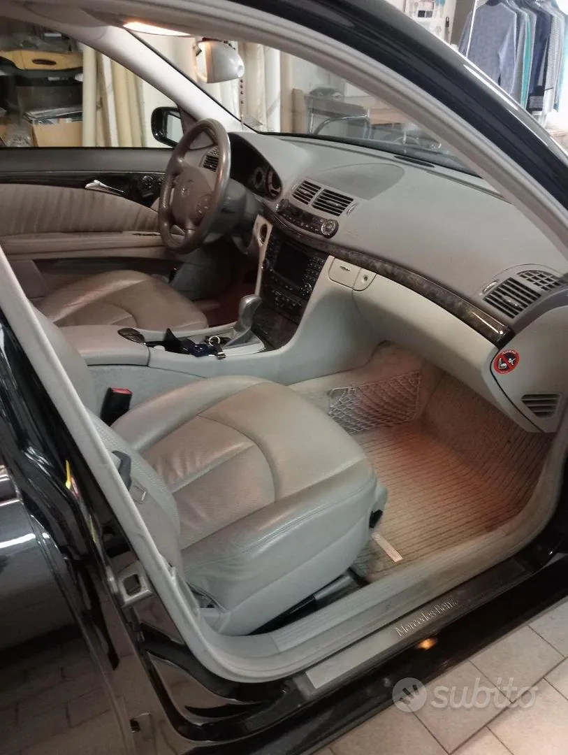 Mercedes-Benz E320 2004 photo 5