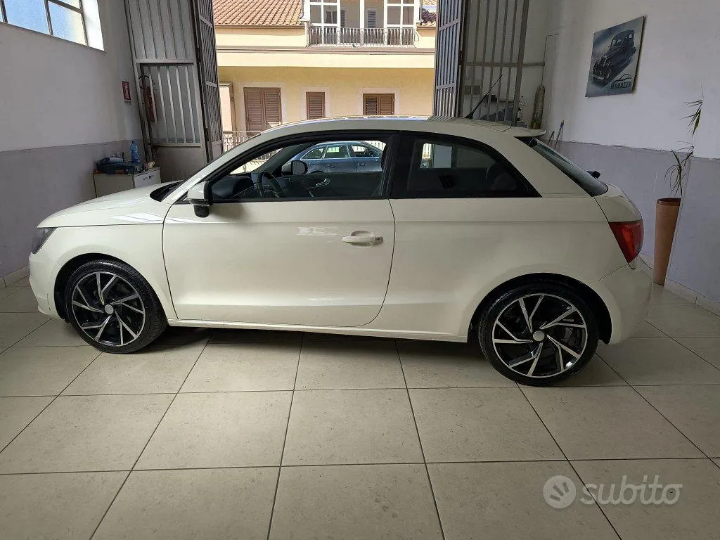 Audi A1 2010 photo 3