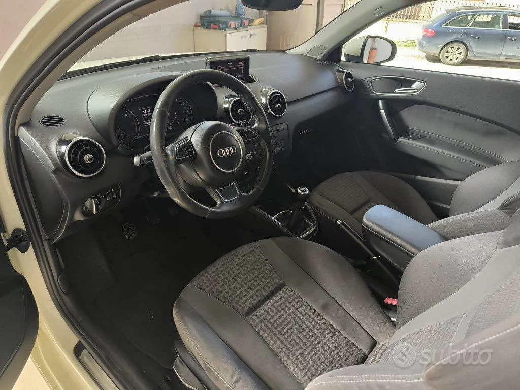 Audi A1 2010 photo 5