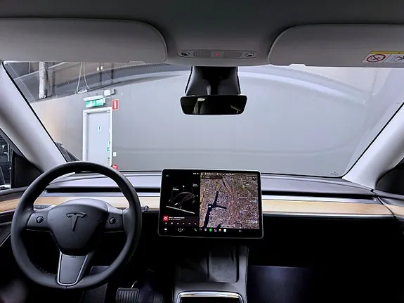 Tesla Model Y 2023 photo 2