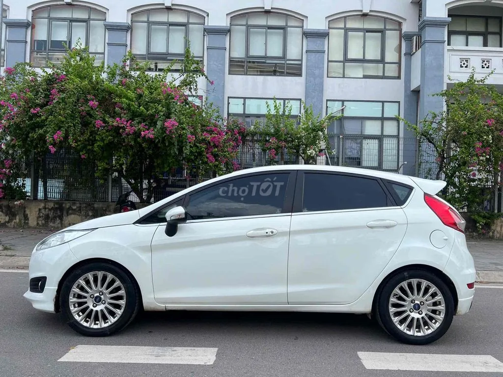 Ford Fiesta 2014 photo 4