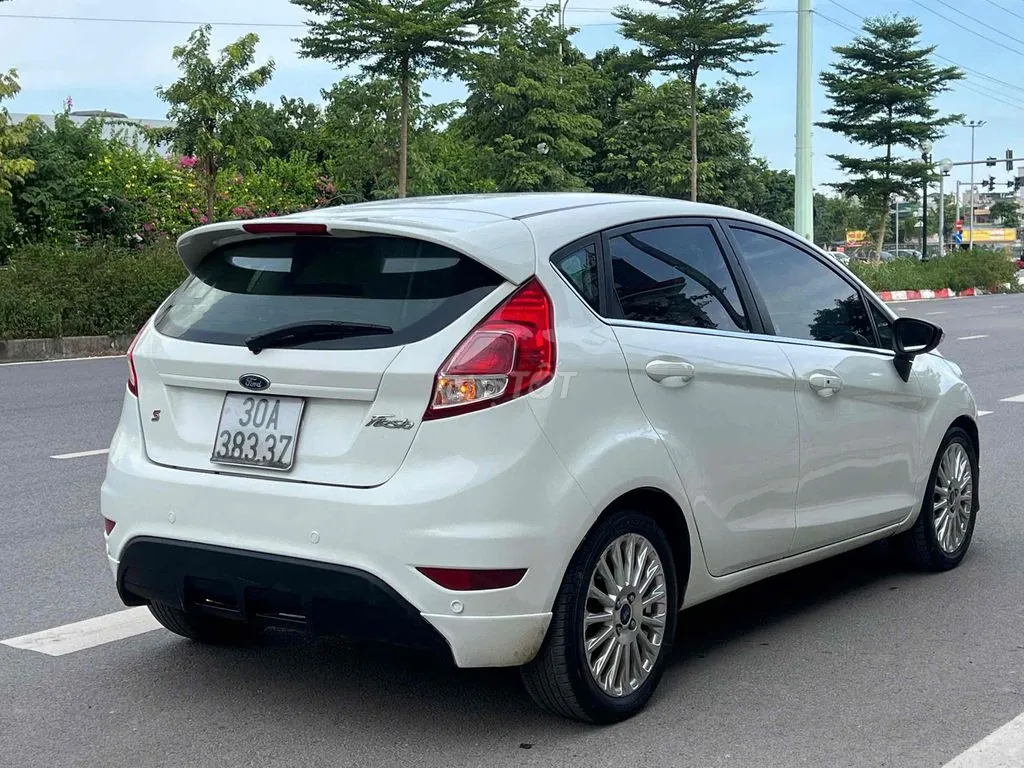 Ford Fiesta 2014 photo 2