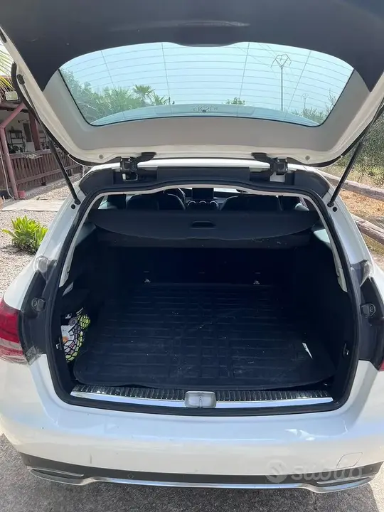 Mercedes-Benz C220 2018 photo 2