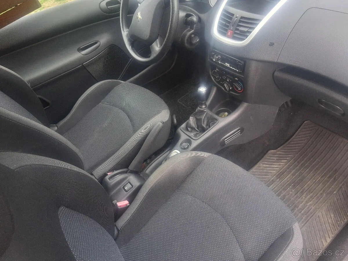 Peugeot 206 2012 photo 4