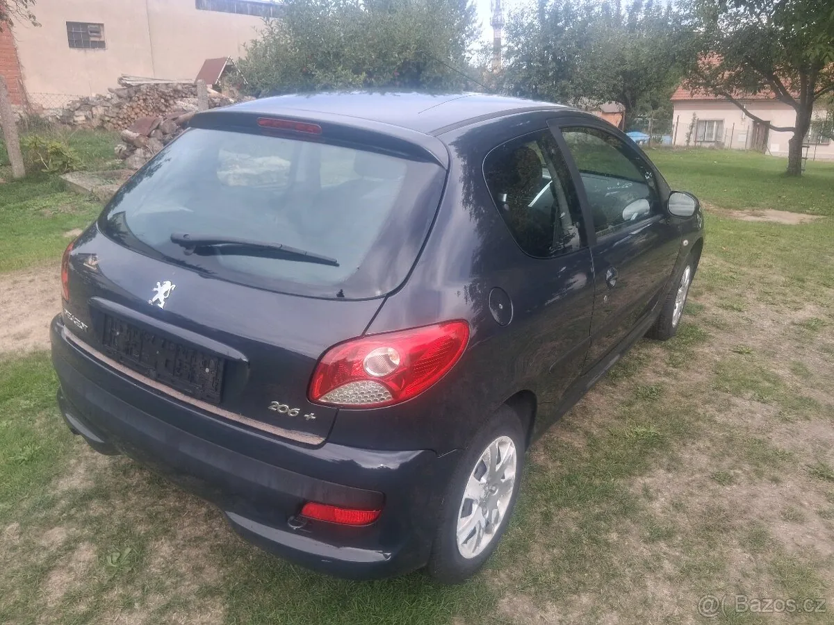 Peugeot 206 2012 photo 3