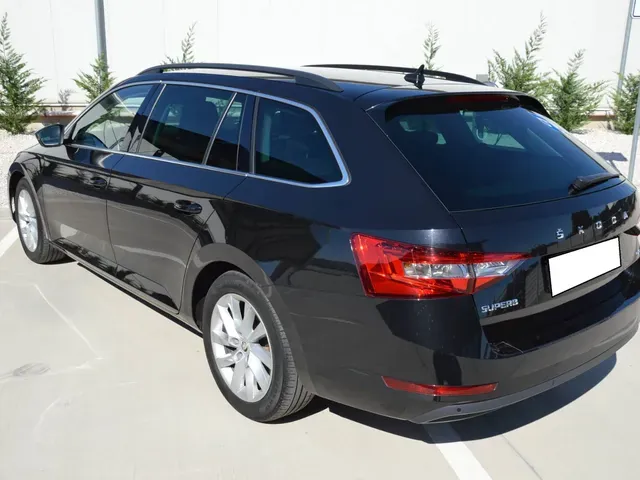 Skoda Superb Combi 2022 photo 4