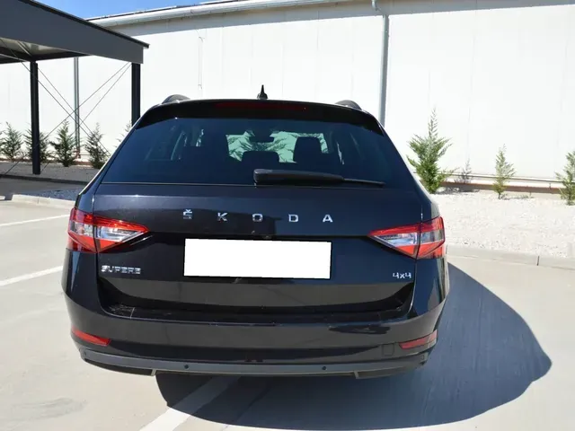 Skoda Superb Combi 2022 photo 2