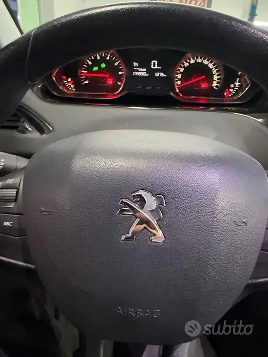 Peugeot 208 2008 photo 5