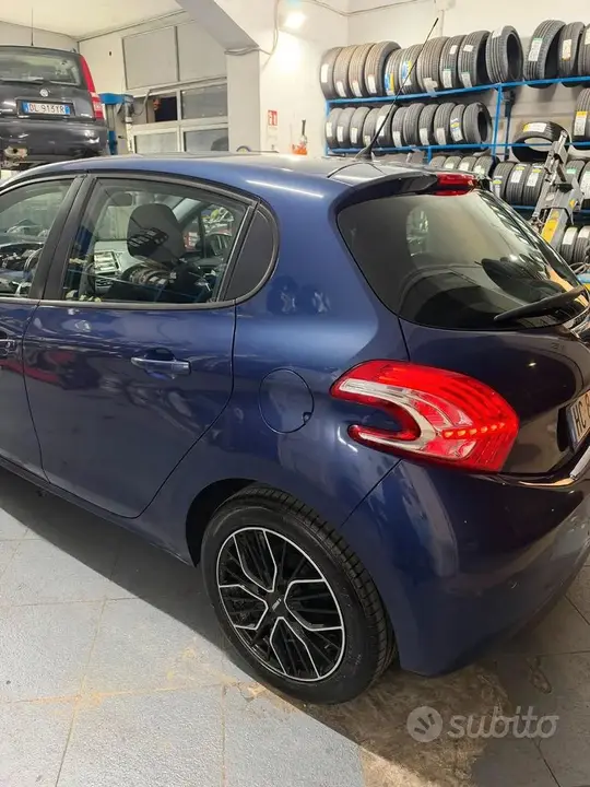 Peugeot 208 2008 photo 4
