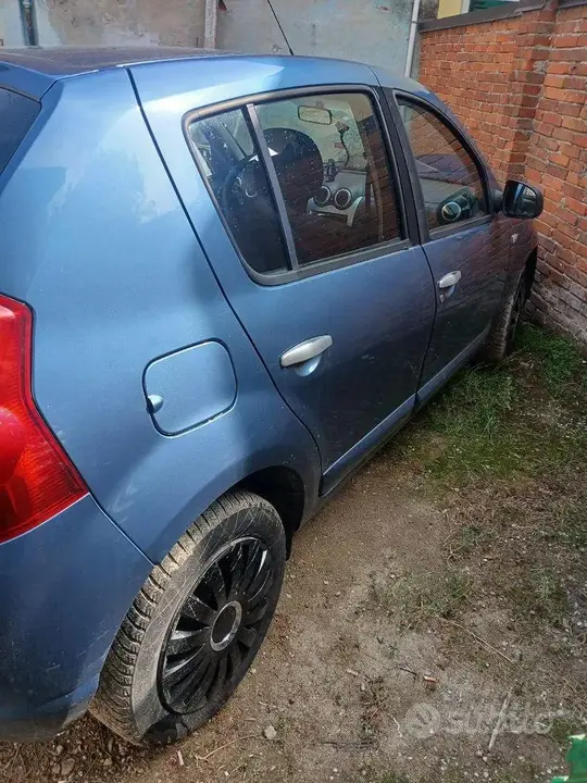 Dacia Sandero 2010 photo 2