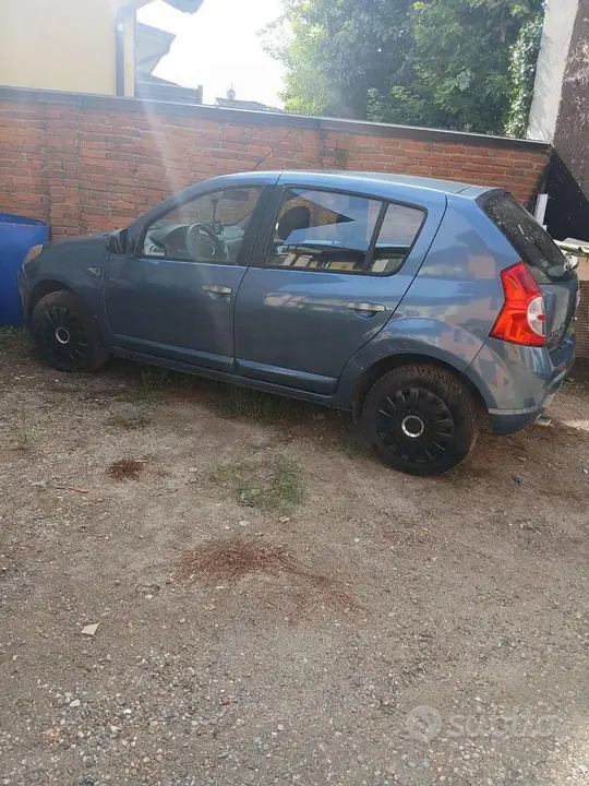 Dacia Sandero 2010 photo 4