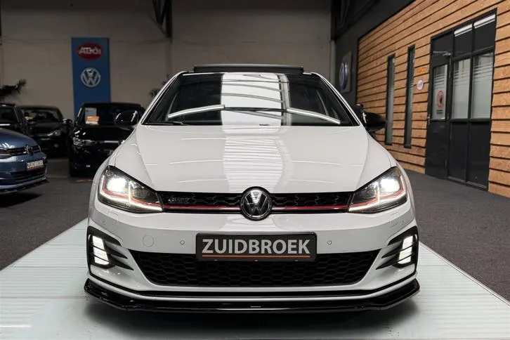 Volkswagen Golf 2017 photo 2