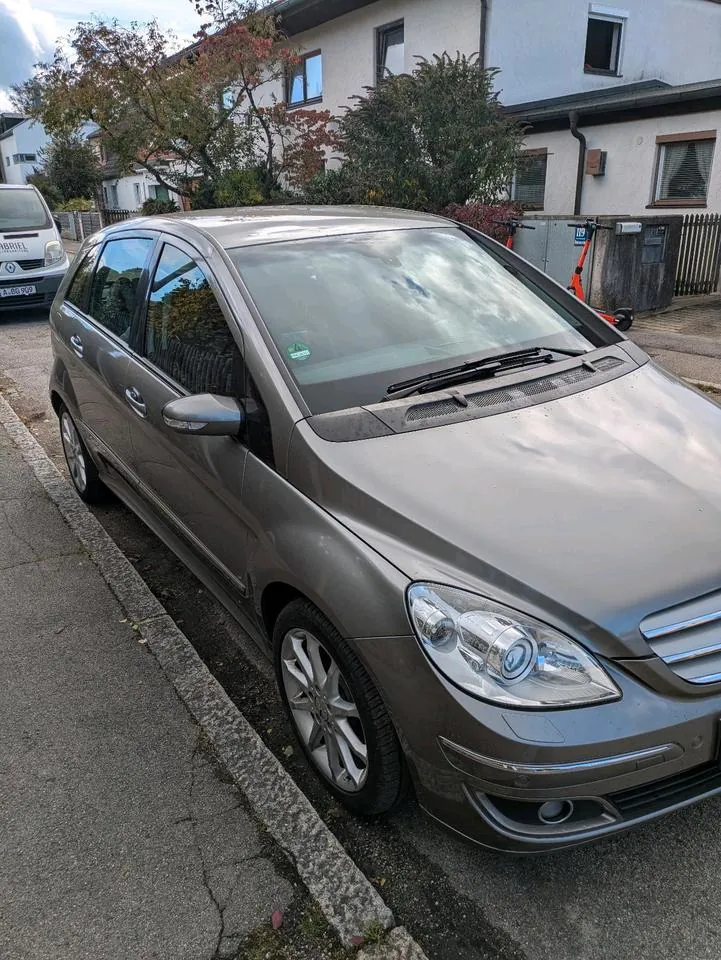 Mercedes-Benz B 200