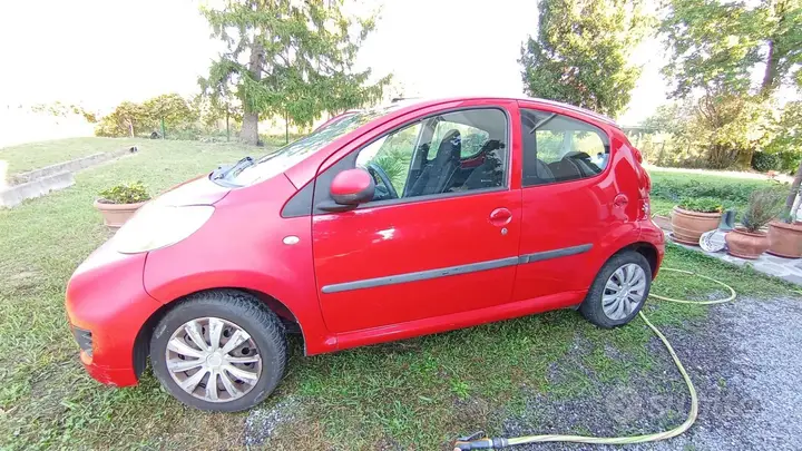 Peugeot 107 2011 photo 2