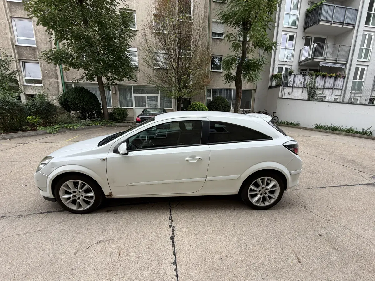 Opel Astra 2009 photo 3