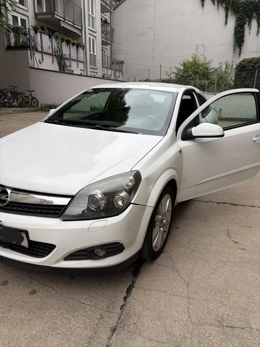 Opel Astra 2009 photo 2
