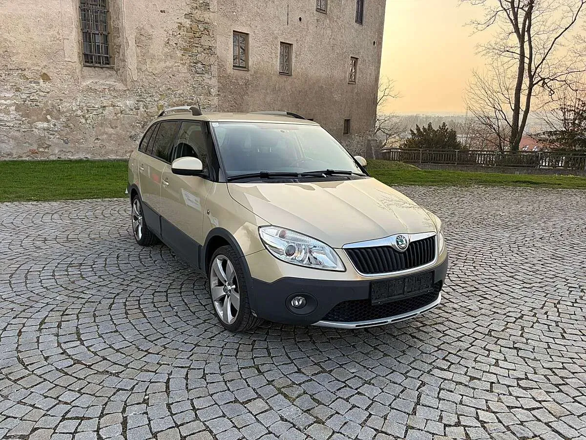 Skoda Fabia 2011 photo 3