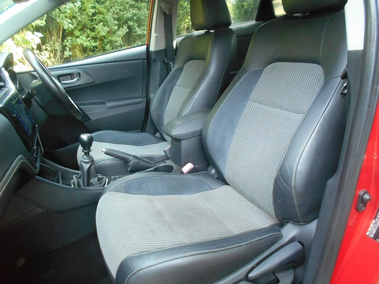 Toyota Auris 2015 photo 5
