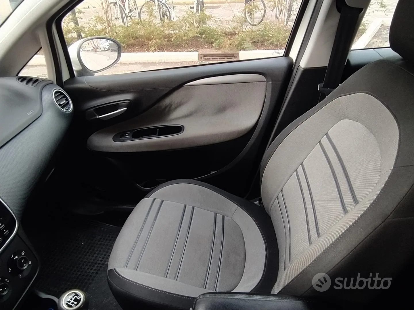 Fiat Punto 2010 photo 5