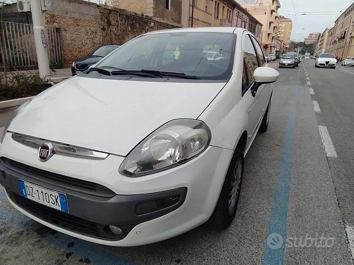 Fiat Punto 2010 photo 2