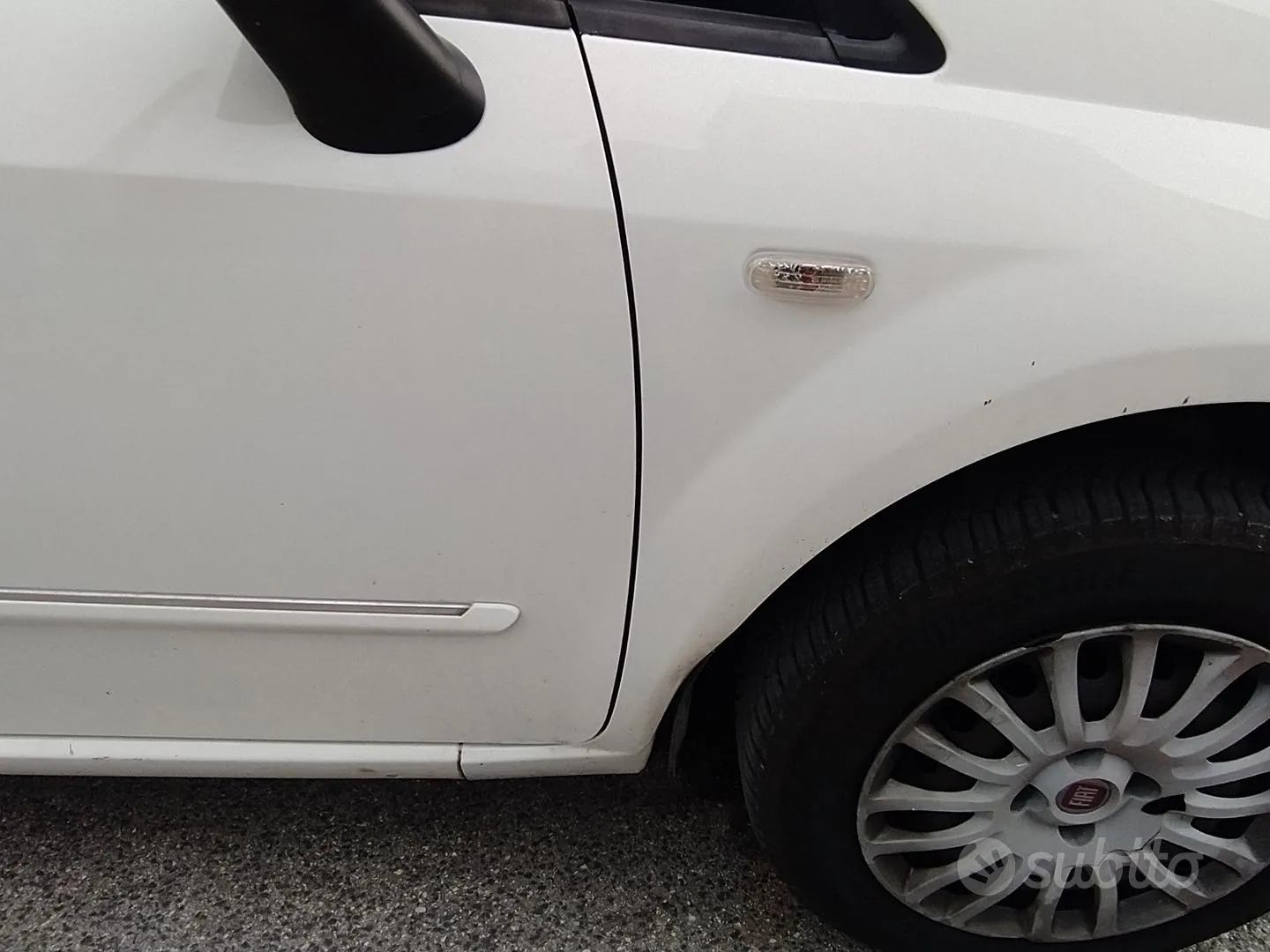 Fiat Punto 2010 photo 4