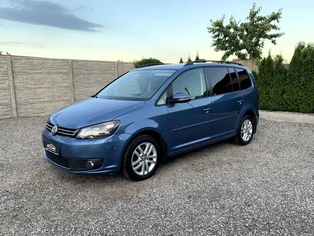 Volkswagen Touran 2012 photo 2