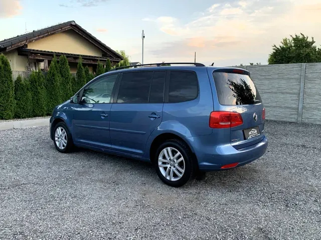 Volkswagen Touran 2012 photo 3