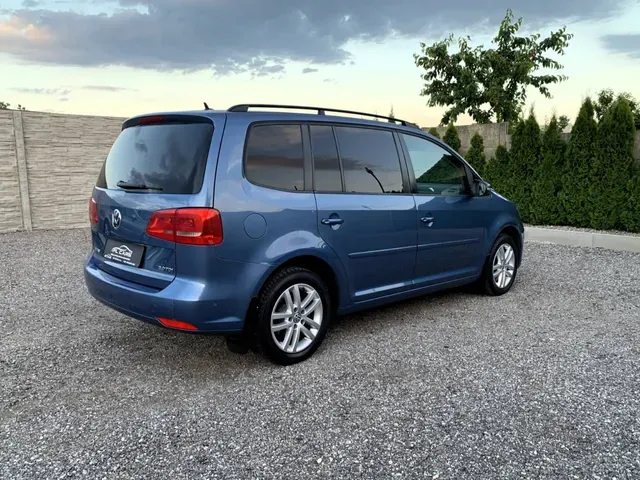 Volkswagen Touran 2012 photo 4