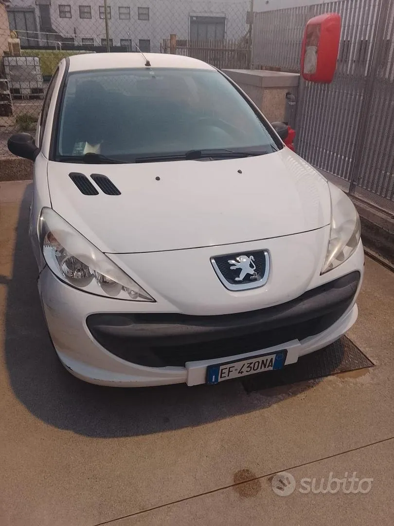 Peugeot 206 2011 photo 3