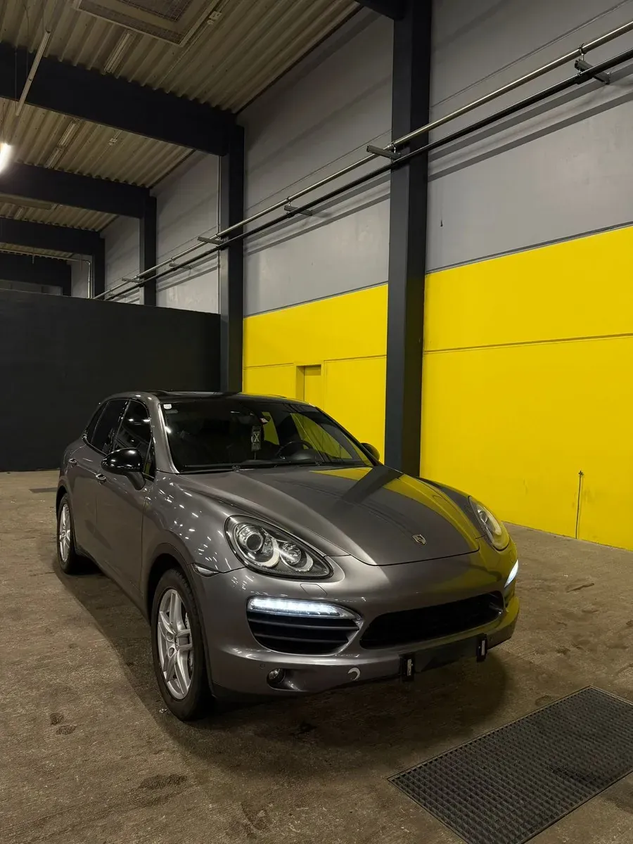 Porsche Cayenne 2010 photo 2