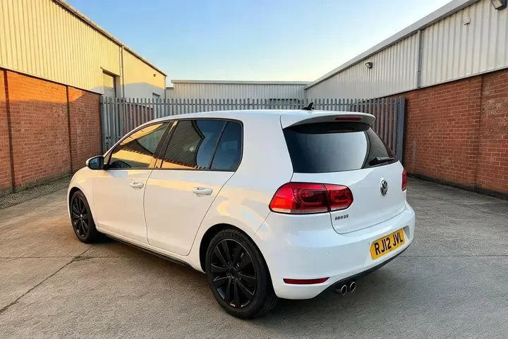 Volkswagen Golf 2012 photo 2