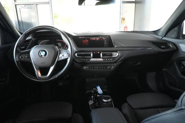 BMW 1 Series 2021 photo 2