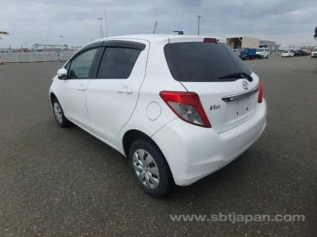 Toyota Vitz 2014 photo 3