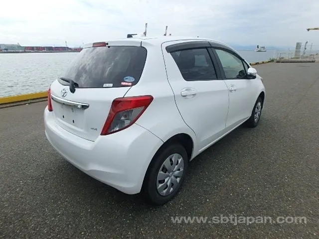 Toyota Vitz 2014 photo 4