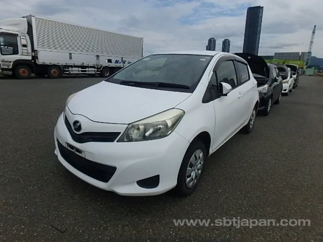 Toyota Vitz 2014 photo 2