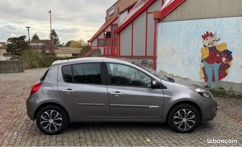 Renault Clio 2009 photo 4