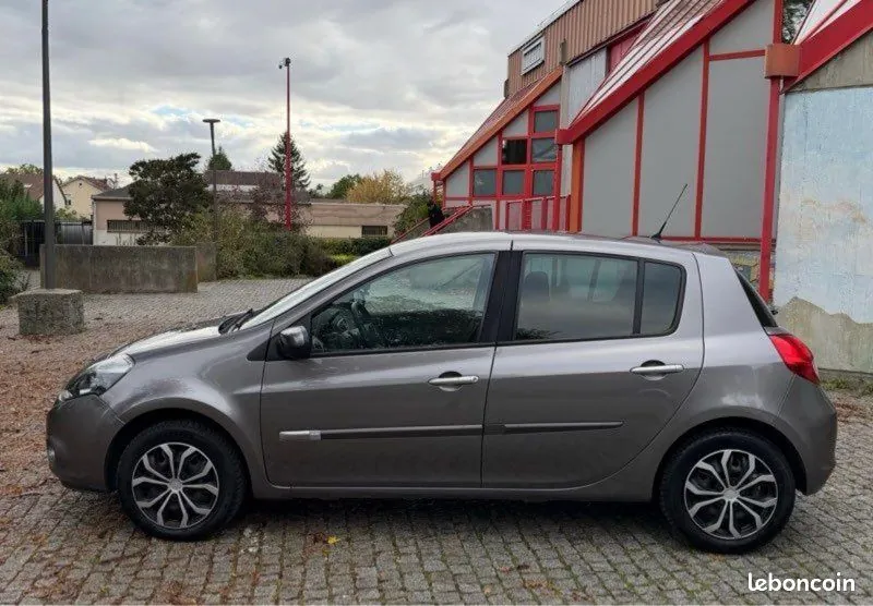 Renault Clio 2009 photo 3