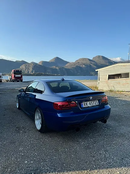 BMW 325D 2010 photo 4