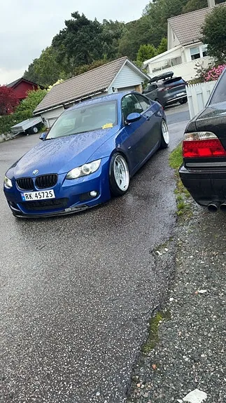 BMW 325D 2010 photo 2