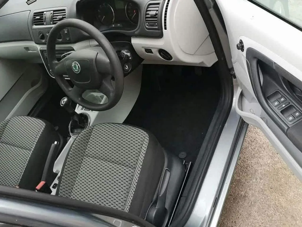 Skoda Roomster 2010 photo 2