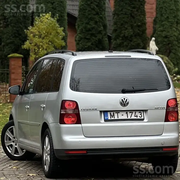 Volkswagen Touran 2009 photo 4