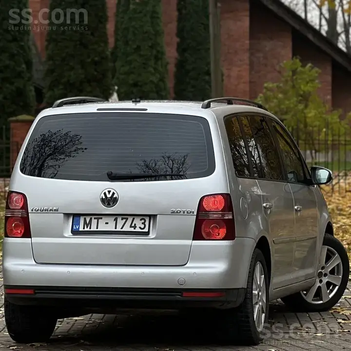 Volkswagen Touran 2009 photo 3
