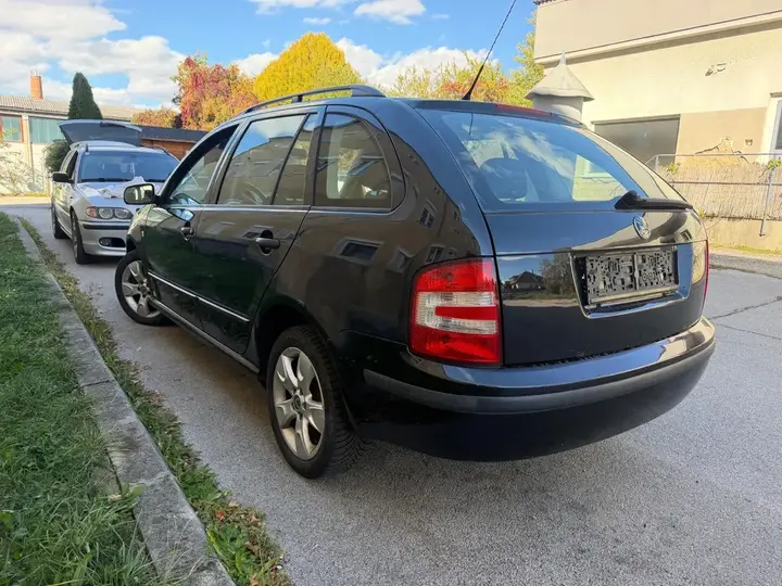 Skoda Fabia 2005 photo 2