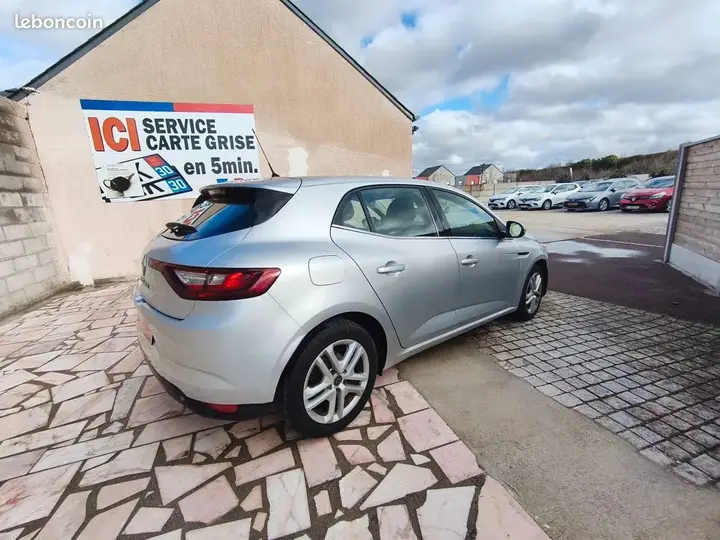 Renault Megane 2019 photo 2