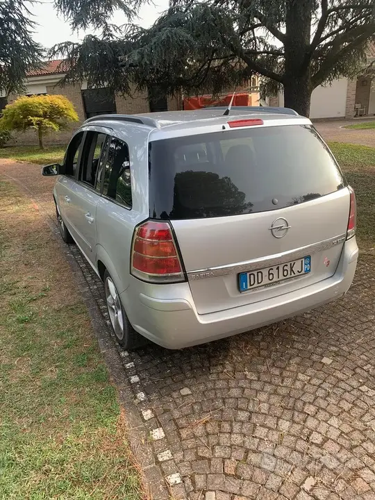Opel Zafira 2007 photo 2
