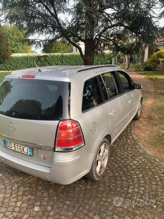 Opel Zafira 2007 photo 4