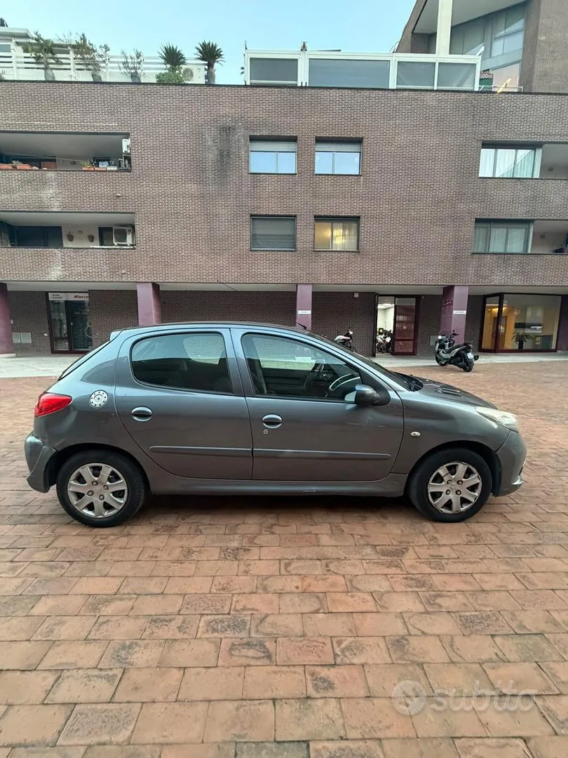 Peugeot 206 2010 photo 4