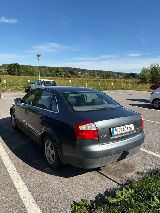 Audi A4 2003 photo 2