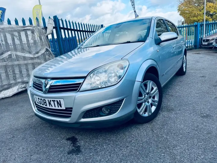 Vauxhall Astra 2008 photo 2